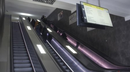 Metroda eskalatora kimyəvi maddə sürtən ŞƏXSLƏR SAXLANILDI 