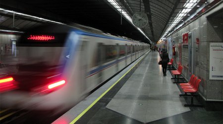 İranda metroda hicab taxmayan qadına hücum etdilər - VİDEO