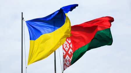 Ukrayna Belarusla sərhədi möhkəmləndirir - Müdafiə xətləri qurulur 
