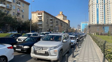 Bakının mərkəzində uzun tıxac yarandı – FOTO