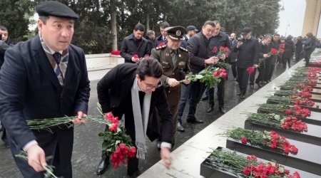 İranın ölkəmizdəki səfiri Şəhidlər xiyabanını ziyarət etdi – FOTO 