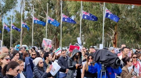 Avstraliyada yaşayan iranlılar aksiya keçirib İran diplomatlarının qovulmasını TƏLƏB ETDİLƏR – ANBAAN VİDEO 