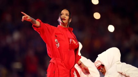 Rihanna “Super Bowl-2023”də səhnəyə 1,2 milyonluq AKSESUARLARLA ÇIXIB - FOTO