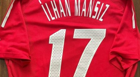 İlhan Mansız formasını 1 milyona hərraca çıxardı