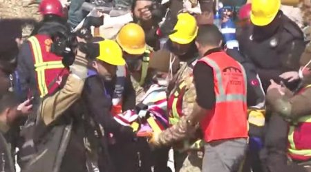 SON DƏQİQƏ: 296 saat sonra dağıntılardan 3 nəfər sağ çıxarıldı - VİDEO