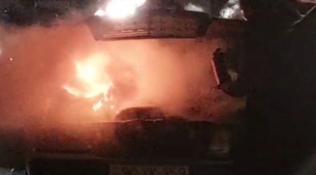 Paytaxtda “Mercedes” alovlanıb - VİDEO 