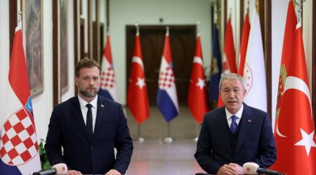 Hulusi Akar xorvatiyalı həmkarı ilə Ukraynanın ərazi bütövlüyünü MÜZAKİRƏ ETDİ 