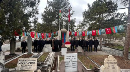 Türkiyədəki səfirliyimizin əməkdaşları Rəsulzadənin məzarını ziyarət etdilər – FOTO  