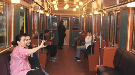 Bakı metrosunda retro vaqonların nümayişi - FOTO