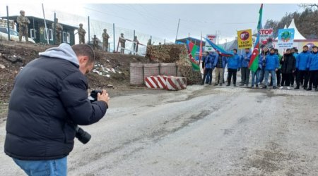 Xarici jurnalistlər Xankəndi-Laçın yolunun açıq olduğuna şahidlik etdilər - FOTO