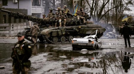 Öldürülən rus əsgərlərinin ayaqqabıları ABŞ-da nümayiş etdirildi - FOTO
