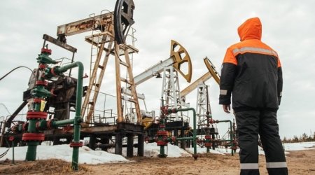 Rusiya gündəlik neft hasilatı ilə qərarını qüvvədə saxlayır