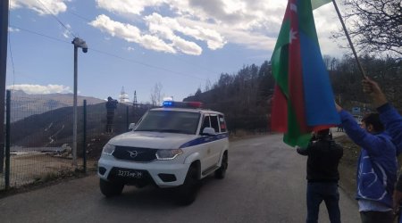 Sülhməramlıların 18 avtomobili Laçın yolundan maneəsiz keçib - FOTO