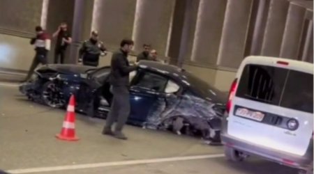 Bakıda ağır QƏZA - BMW arakəsmələrə çırpıldı - VİDEO