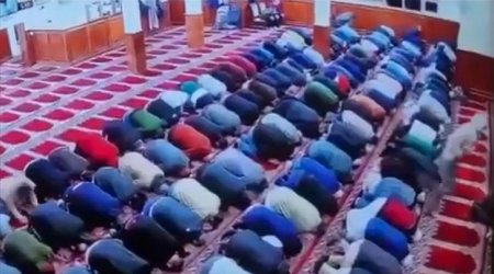 Məscidin imamına namaz vaxtı silahlı hücum oldu - VİDEO