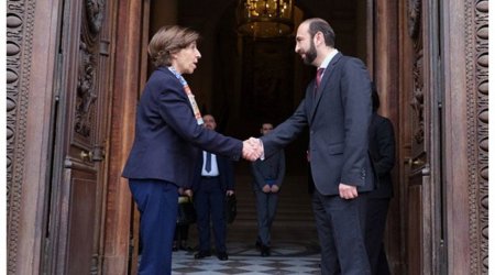Fransanın xarici işlər naziri Mirzoyanla görüşdü
