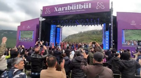 “Xarıbülbül” Beynəlxalq Musiqi Festivalında Gül Festivalı təşkil edilib – FOTO 