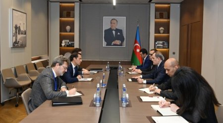 Ceyhun Bayramov NATO rəsmisini Azərbaycan-Ermənistan sülh danışıqları barədə məlumatlandırıb