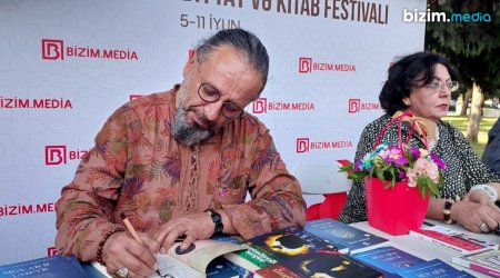 Türkiyənin məşhur yazıçısı Sinan Yağmur kitablarını Azərbaycan oxucularına təqdim etdi – FOTO