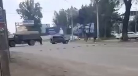 Rusiya TƏŞVİŞDƏ: Küçələrə tank əleyhinə minalar düzülür - VİDEO 