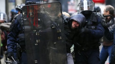 Fransa polisindən etirazçılara qarşı SƏRT MÜDAXİLƏ ÇAĞIRIŞI – “Vətəndaş müharibəsi vəziyyətindəyik”