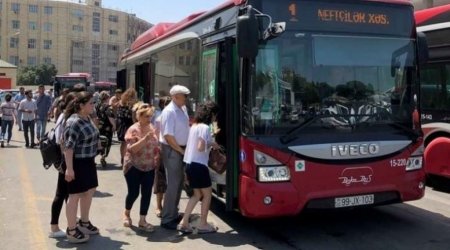 Paytaxtda 168 marşrut avtobusu GECİKİR