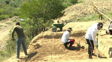 Naxçıvanda antik dövrə aid qəbir abidəsi və keramika nümunələri AŞKARLANIB - FOTO 