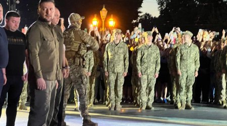 Zelenski və “Azovstal” komandirləri Ukraynada BELƏ QARŞILANDI - VİDEO 