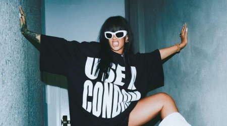Hamilə Rihanna öz brendi üçün SOYUNDU - FOTO