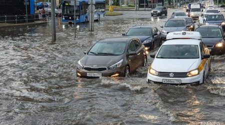 Moskvaya güclü sel GƏLDİ: Maşınlar su altında QALDI - VİDEO 