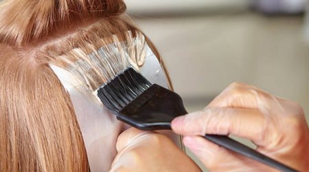 Saç boyasının ZƏRƏRLƏRİ – Xərçəngə səbəb ola BİLƏR