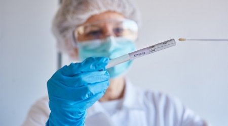 Bakıda koronavirus xəstələrinə baxan tibb işçilərinin maaşları ilə bağlı QƏRAR  