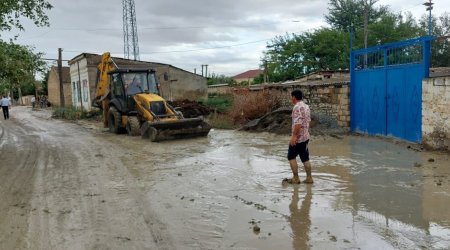 Xızının Giləzi qəsəbəsində sel başmış ərazilərin təmizlənməsi DAVAM EDİR - FOTO 