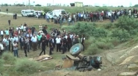 Sabirabadda qatarla traktor toqquşub, sürücü ölüb - VİDEO  