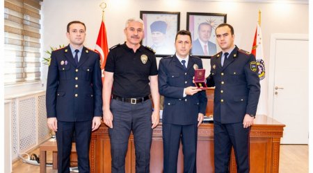 Vilayət Eyvazov bayrağımıza ehtiram göstərən Türkiyə polisini TƏLTİF ETDİ - FOTO  
