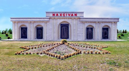 Naxçıvanda reklam lövhəsi AŞDI: Xəsarət alan var - FOTO 