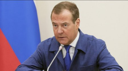Medvedev Paşinyanı niyə 