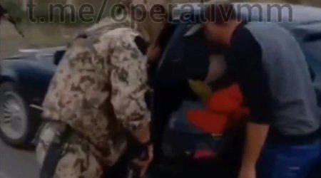 Hərbçilərimiz Qarabağı tərk edən erməniləri belə yola salırlar – VİDEO 