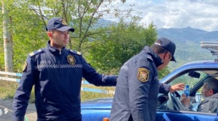 Azərbaycan polisi Qarabağda etnik ermənilərə su payladı - VİDEO