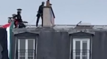 Parisdə Fələstin tərəfdarları ölkə bayrağını şəhər meydanından asdılar - VİDEO