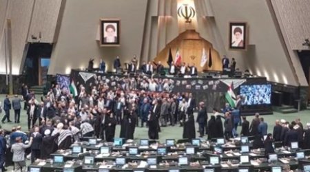 İran parlamentində 