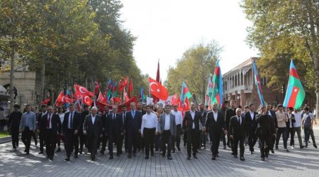 Gəncədə Azərbaycan və Türkiyə bayraqları ilə yürüş keçirildi - FOTO