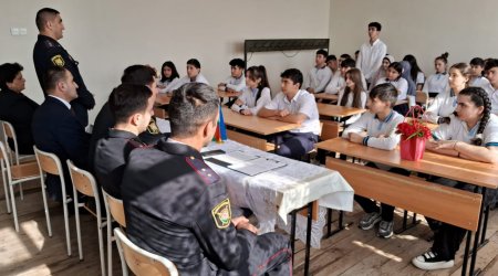Polis əməkdaşları ilə təhsil müəssisələrində GÖRÜŞ - FOTO