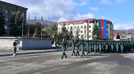 Xankəndi paradına kim komandanlıq edib?