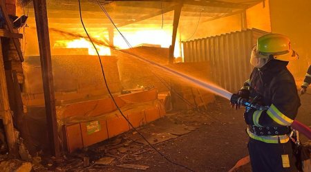 Bakıda inşaat materialları bazarı yandı: İşçilər xəsarət alıb - FOTO-VİDEO