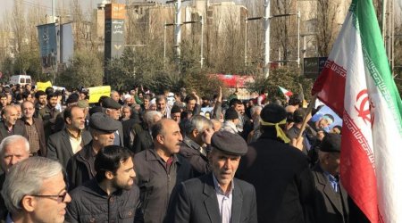 İranda maaşın azlığına görə işçilər “ayağa qalxdılar” - VİDEO 