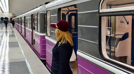 Bakı metrosunda qadın stansiya yoluna düşərək öldü