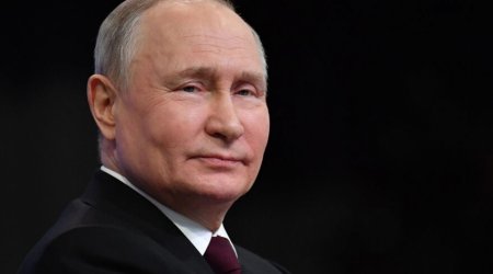Putinin vizit kartı hərracda 2 milyon rubla satıldı - FOTO