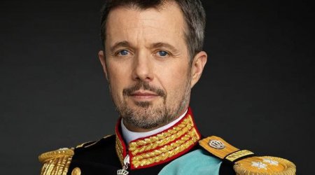 Danimarkanın yeni kralı taxt-tacı anasından təhvil alır - VİDEO