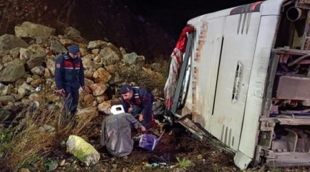 Türkiyədə avtobus qəzaya düşdü: 9 ölü, 28 yaralı var - FOTO/VİDEO